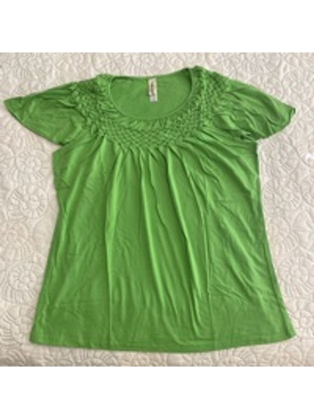 NWT Women's Endless Designs Green Top Size M